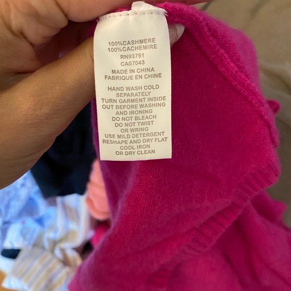 In Cashmere magenta pink short sleeve turtleneck mock neck sweater - Picture 8 of 10